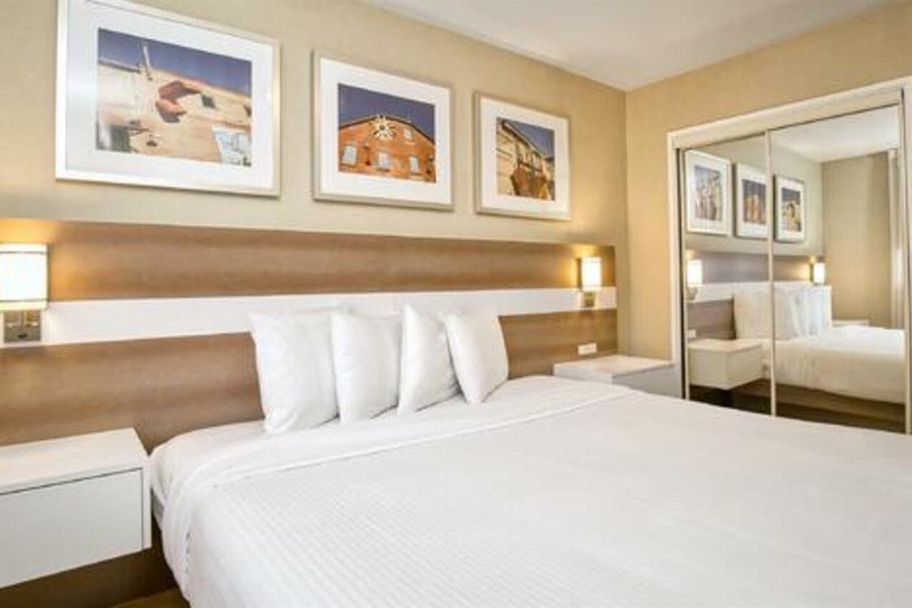 Town Inn Suites Hotel Toronto Zewnętrze zdjęcie